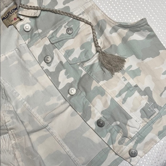Wallflower Authentic Denim Light Camo Hooded Vest - Picture 3 of 8